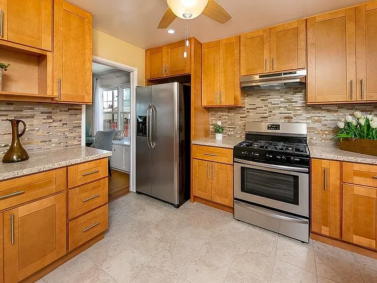 4380 Moreland Dr — Photo 7