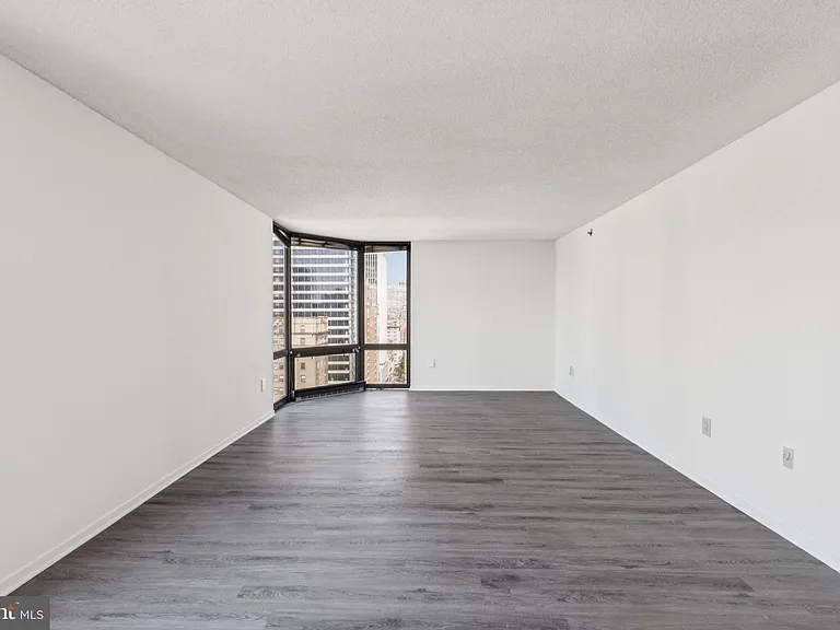 2020 Walnut St #21B — Photo 5