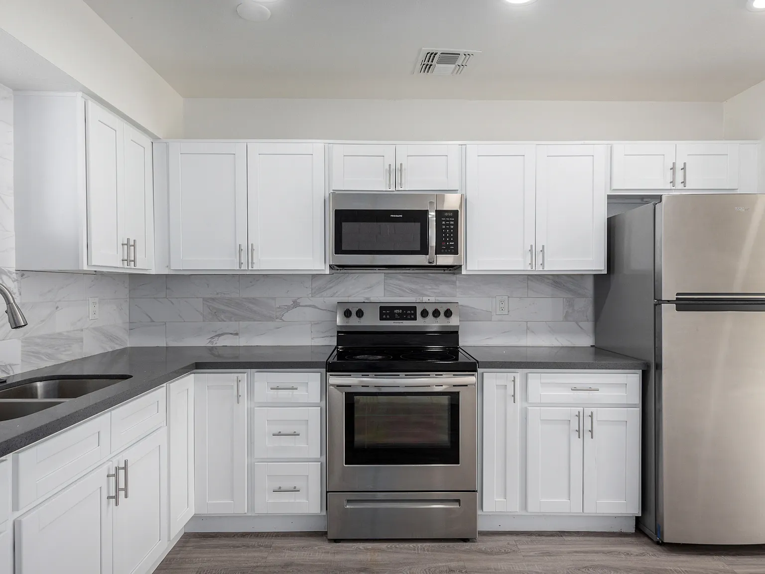 2 bed, 780 sqft, $1,370 — Photo 2