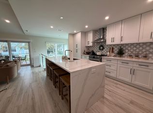 2101 Bartolome Rd, Neptune Beach, FL 32266
