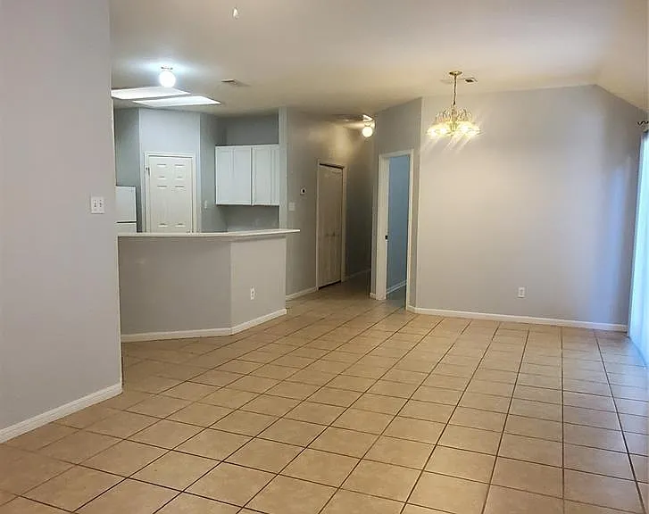 8617 Talyne Chaise Cir #B — Photo 3
