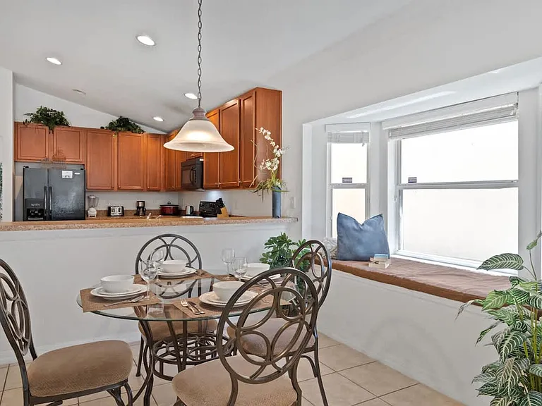 Dharma Cir — Photo 10
