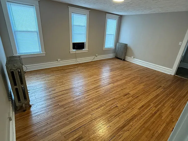 1014 Logan Ave — Photo 2