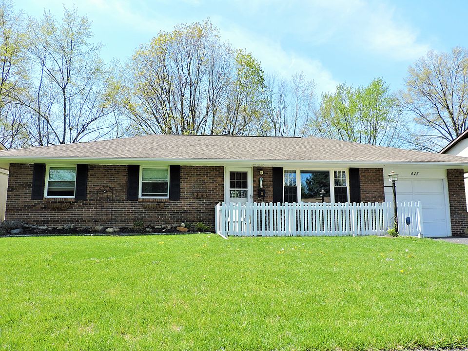 1st image of 445 Foxwood Dr