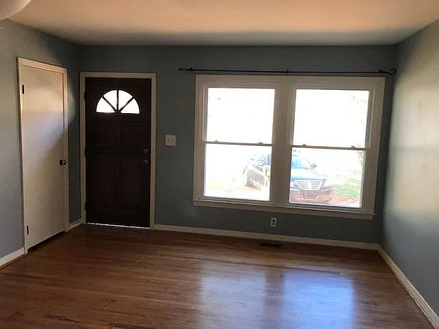 227 Blackburn Ave — Photo 2