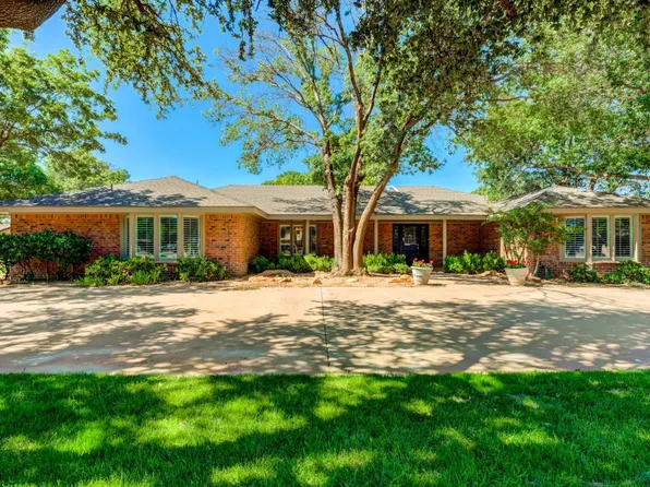 317 Parkwood Ln, Levelland, TX 79336