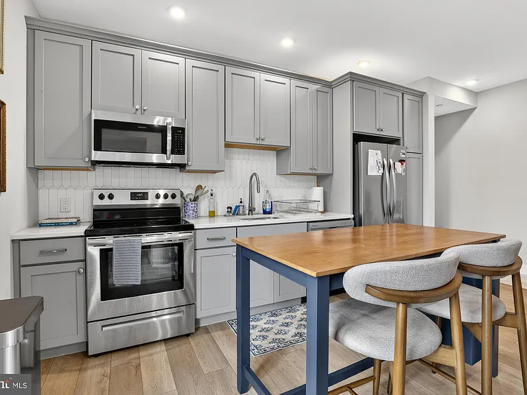 6712 Ridge Ave #203 — Photo 6