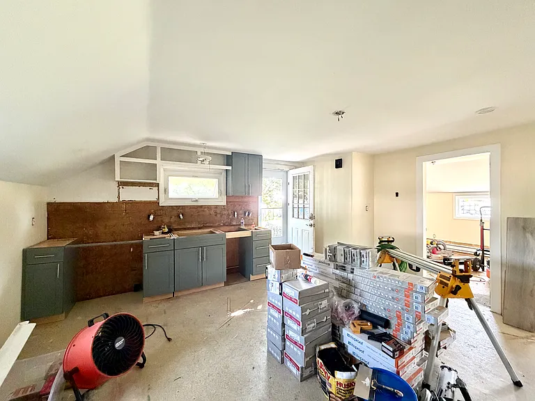 255 Oliphant Ln #B — Photo 2