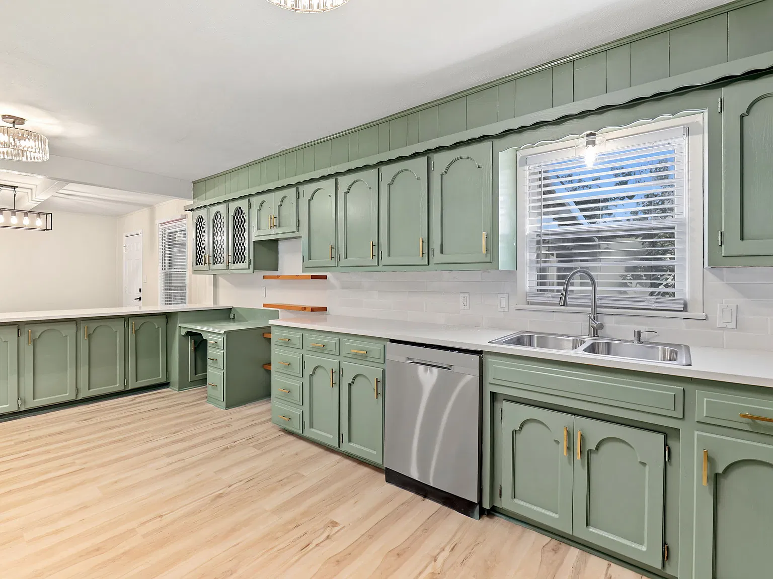 4 bed, 1954 sqft, $2,500 — Photo 3