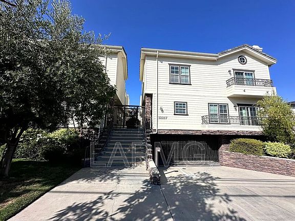 2nd image of 12217 Moorpark St #1