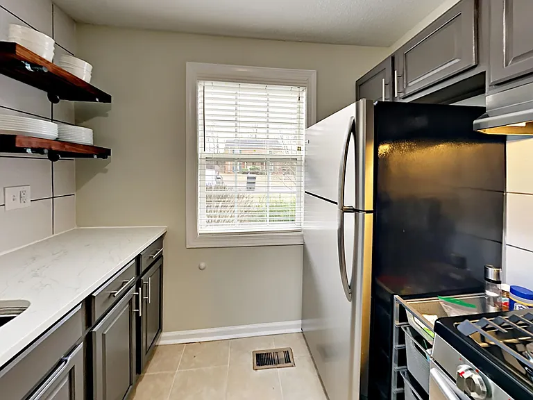 913 Emmett Ave — Photo 23