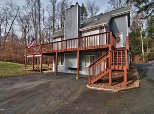 108 Sunfish Ln, Greentown, PA 18426