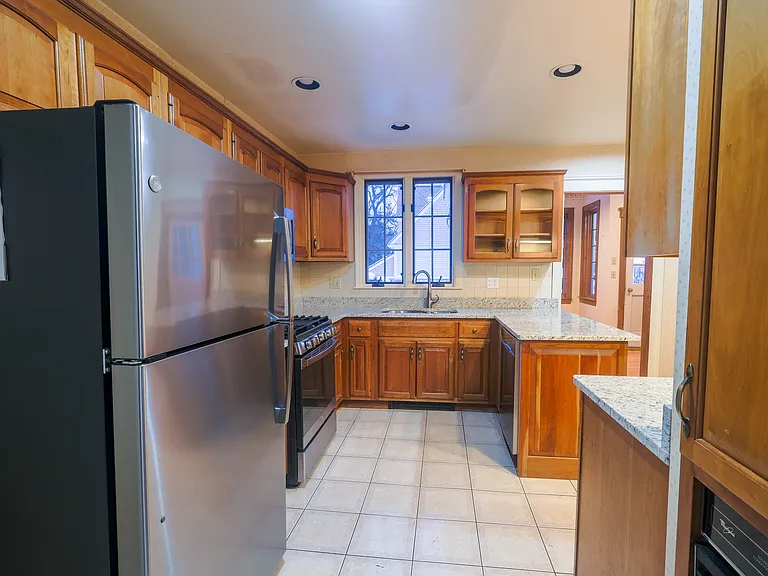 76 Walnut St — Photo 8