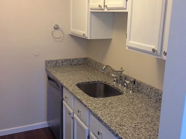 64 Deerwood Ln Unit 1, Waterbury, CT 06704