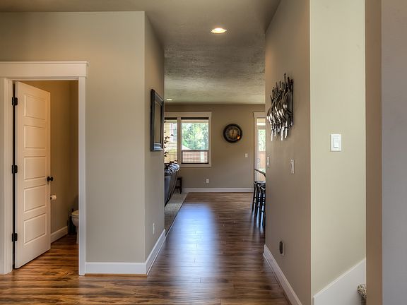 Entry looking to kitchen