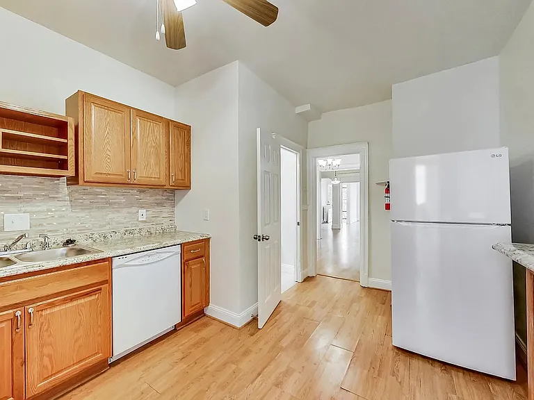 137 R St NE — Photo 10