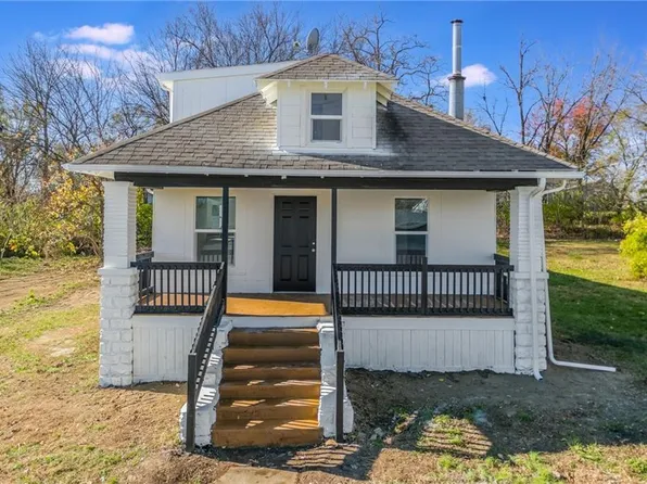 302 Milwaukee St, Excelsior Springs, MO 64024