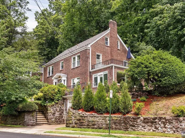 93 Paulin Blvd, Leonia, NJ 07605