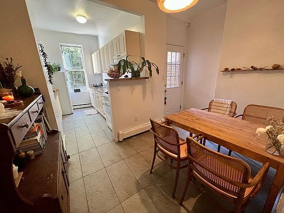 3rd image of 872 Hart St APT 1R