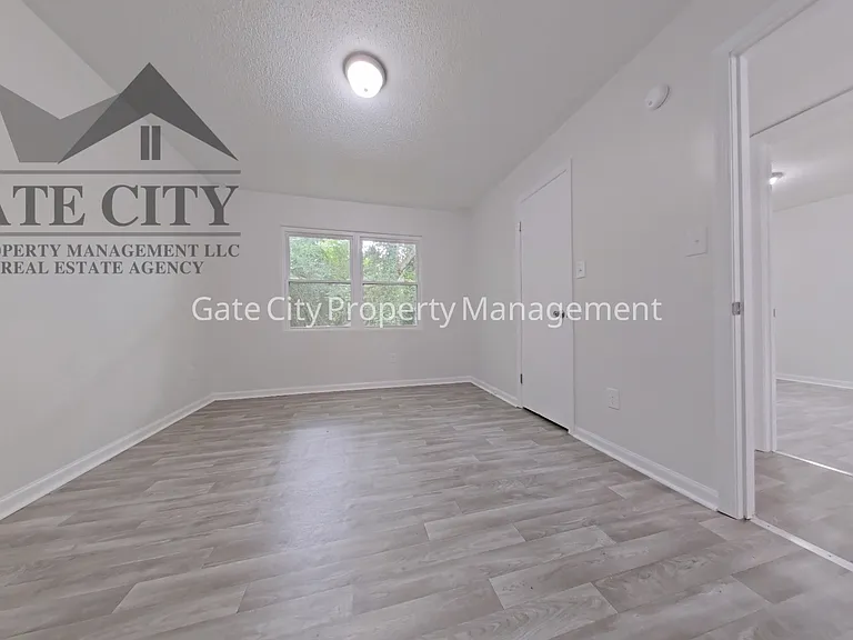 427 S Main St #8 — Photo 10