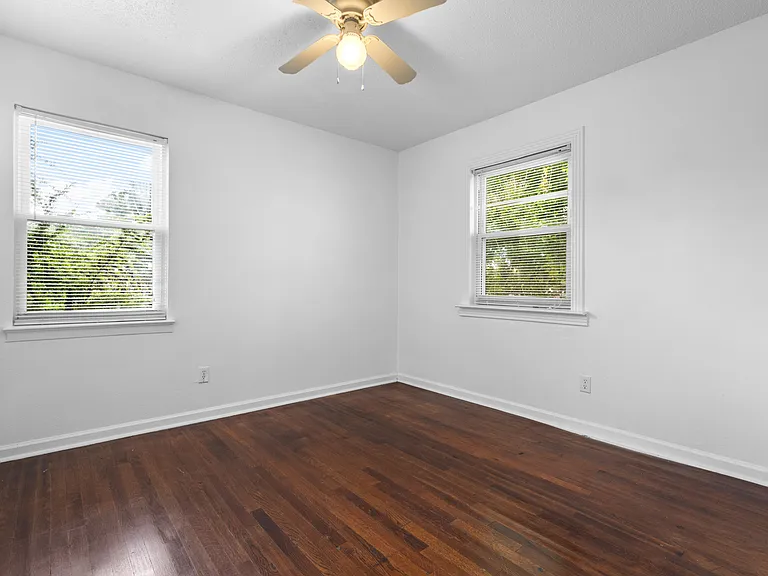323 Hillcrest Ave — Photo 13
