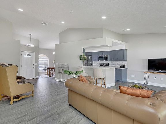 5th image of 13224 Pine Creek Cir