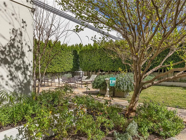 1424 N Crescent Heights Blvd #20 — Photo 36