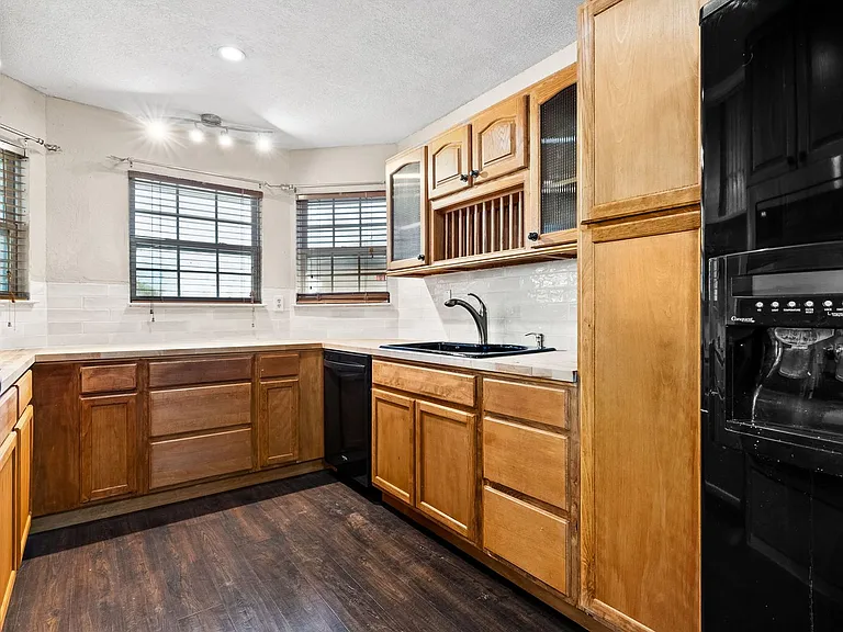 2407 Hidden Valley Dr — Photo 7