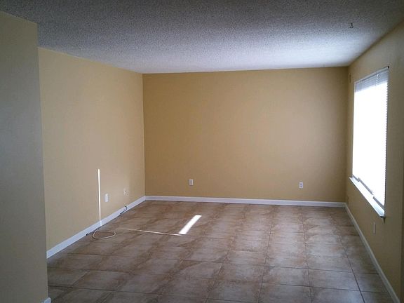 3rd image of 214 Springmeadow Dr Unit A