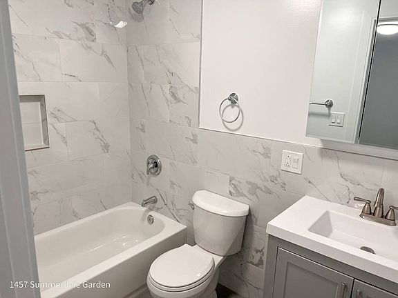 3rd image of 1455 W Summerdale Ave #1457-G