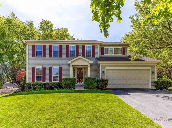 1889 McRae Ln, Mundelein, IL 60060