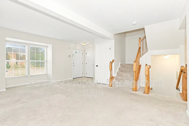 3 bed, 2.5 bath, 1884 sqft, $2,800 — Photo 3