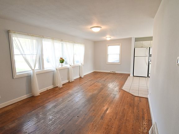 4th image of 209 Hawthorne Blvd