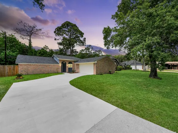 7427 Willow Oak Dr, Baytown, TX 77521