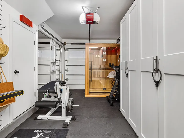 Garage with Hot Sauna, Gym, TV and storage