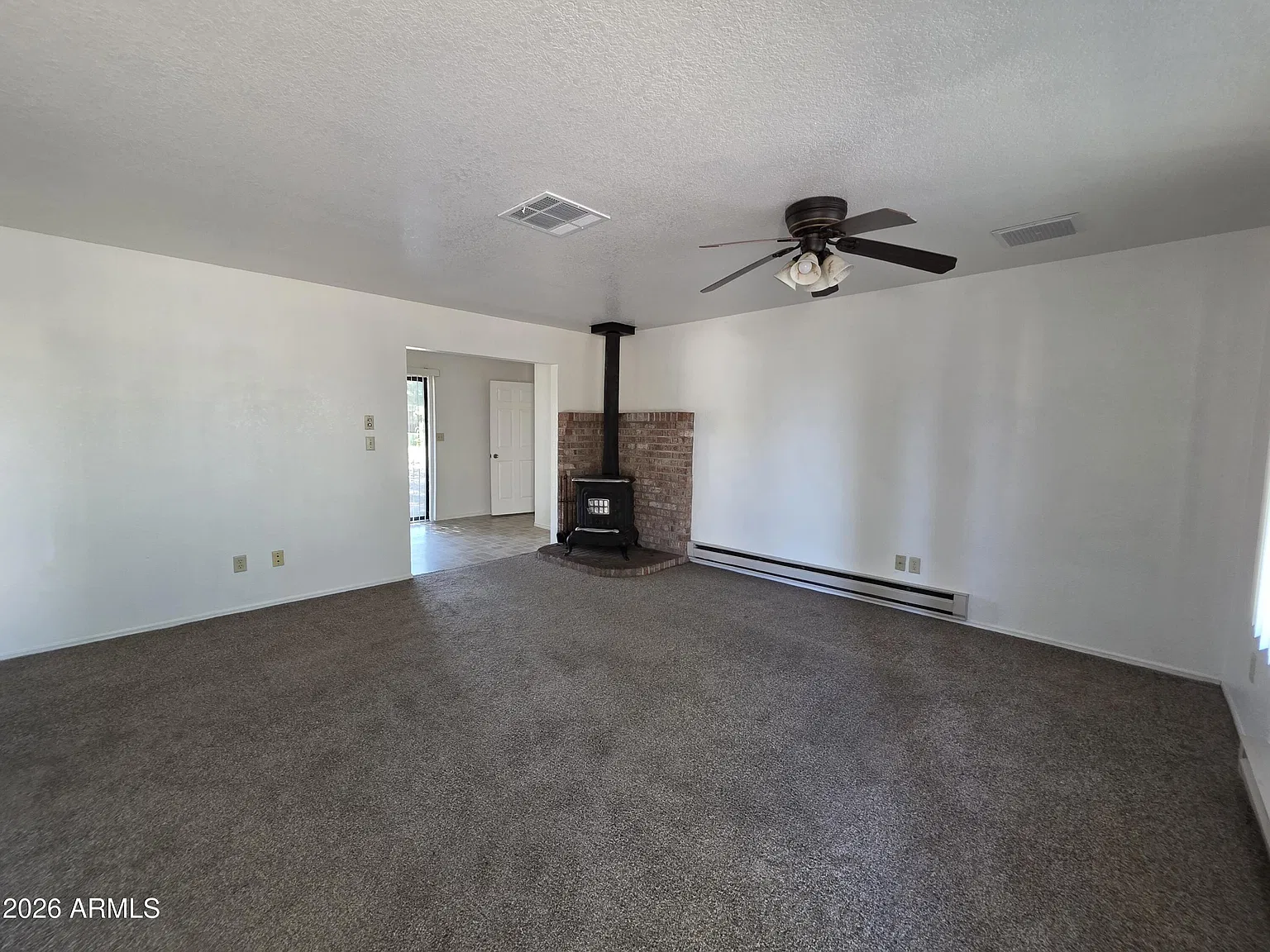 3 bed, 2.0 bath, 1210 sqft, $1,695 — Photo 2