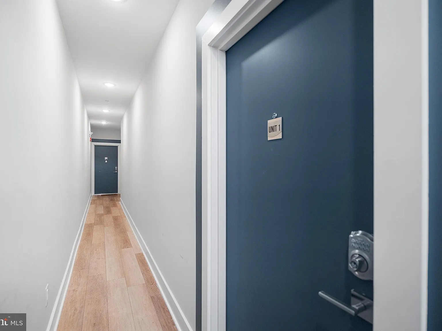 2 bed, 1.5 bath, 3504 sqft, $1,450 — Photo 3