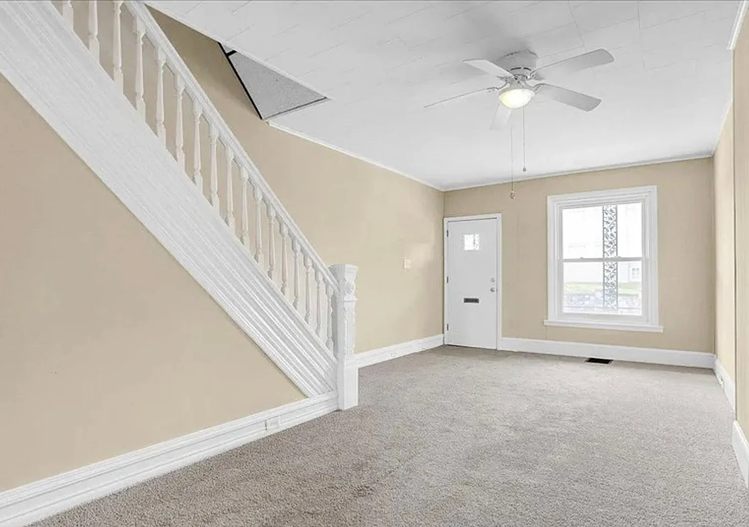 Spacious 5 Bedroom House — Photo 1