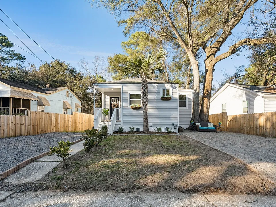 2384 Cambridge Ave