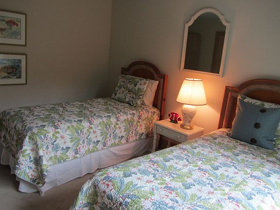 3rd image of 7 Bayberry Ct