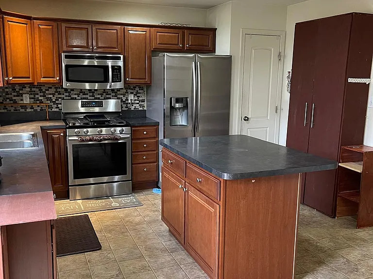 6399 Creekbend Dr — Photo 3