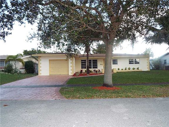 4th image of 8421 NW 17th Ct