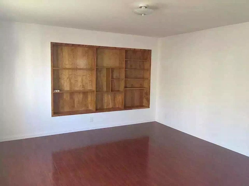 2nd image of 921 Lafayette St