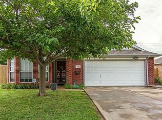 620 Fort Worth St, Mansfield, TX 76063