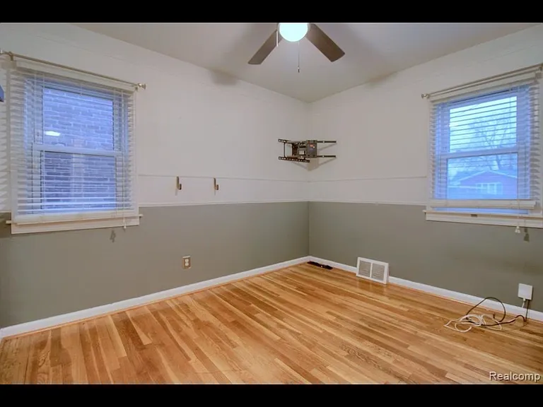 9884 Hubert Ave — Photo 5