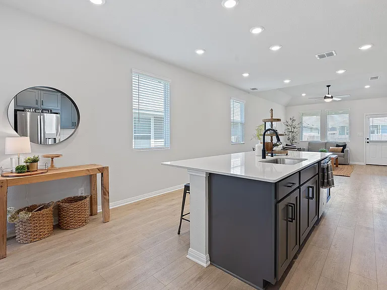 179 Kings Canyon Dr — Photo 6