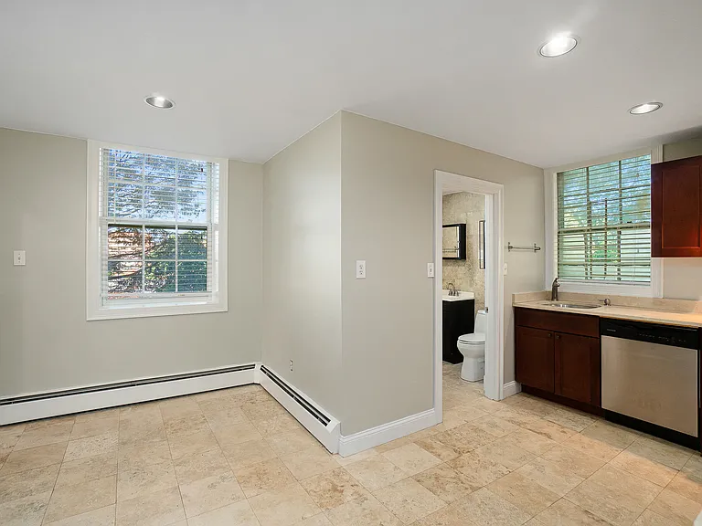 34 Benefit St — Photo 10