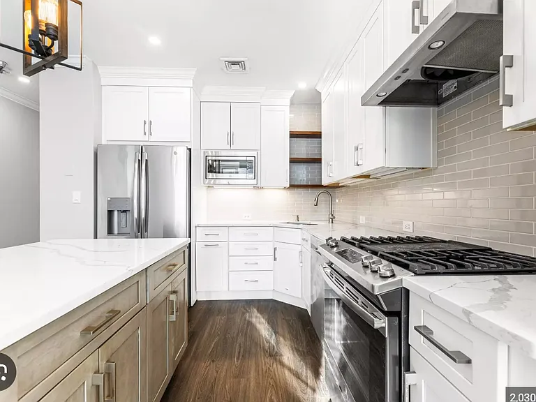 520 Ashford Ave #18 — Photo 2