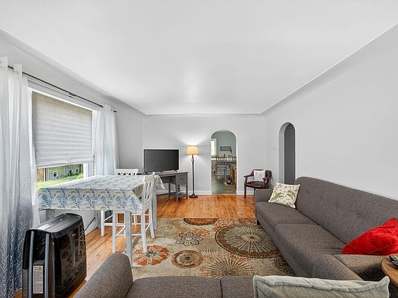 4th image of 415 Crippen St