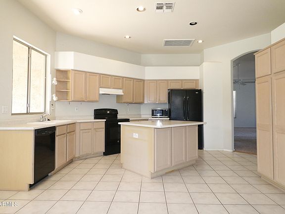 4th image of 8327 W CLAREMONT Street